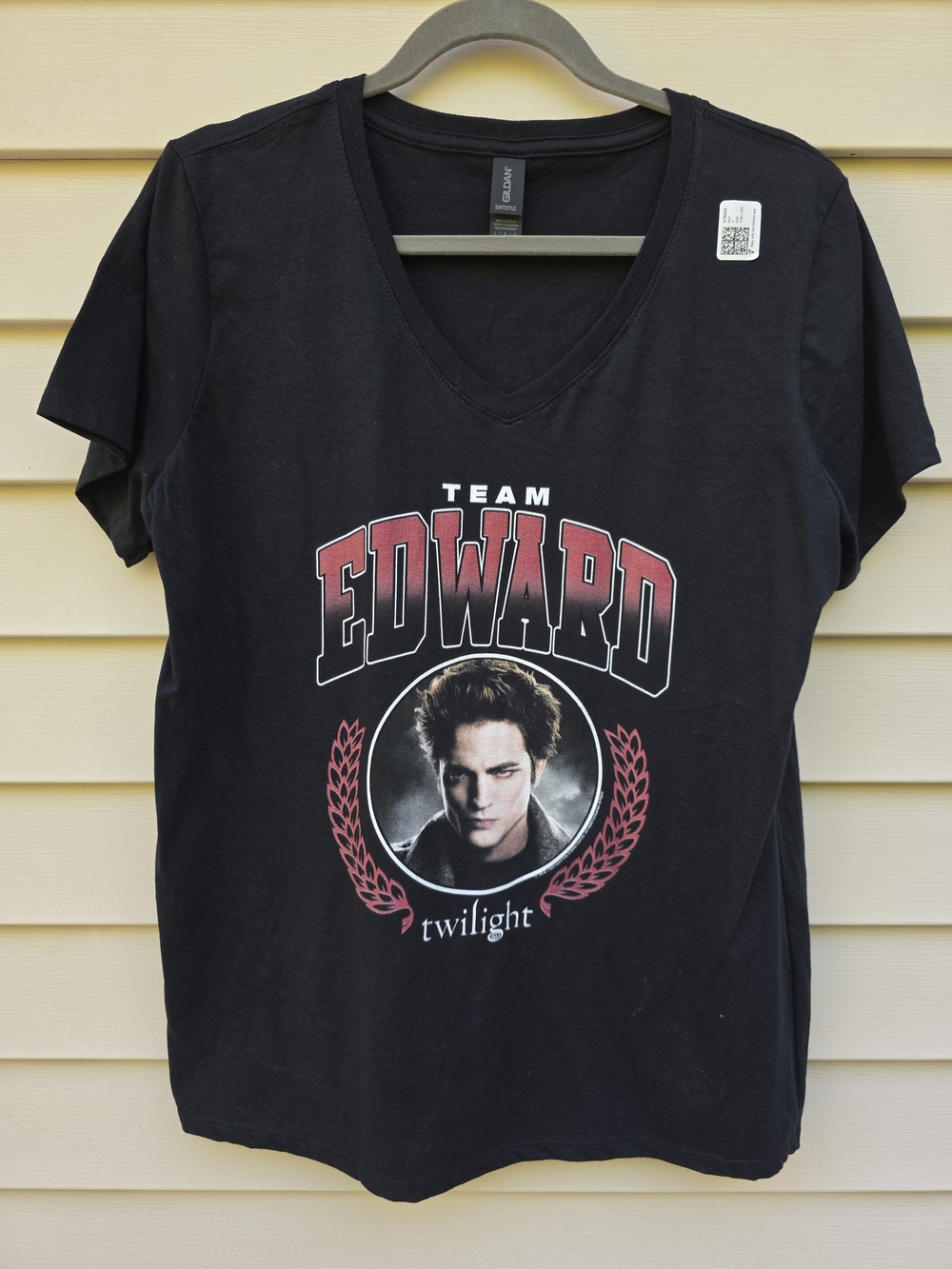 Gildan Black 'Team Edward' Twilight V-Neck Tee with Red Accents
